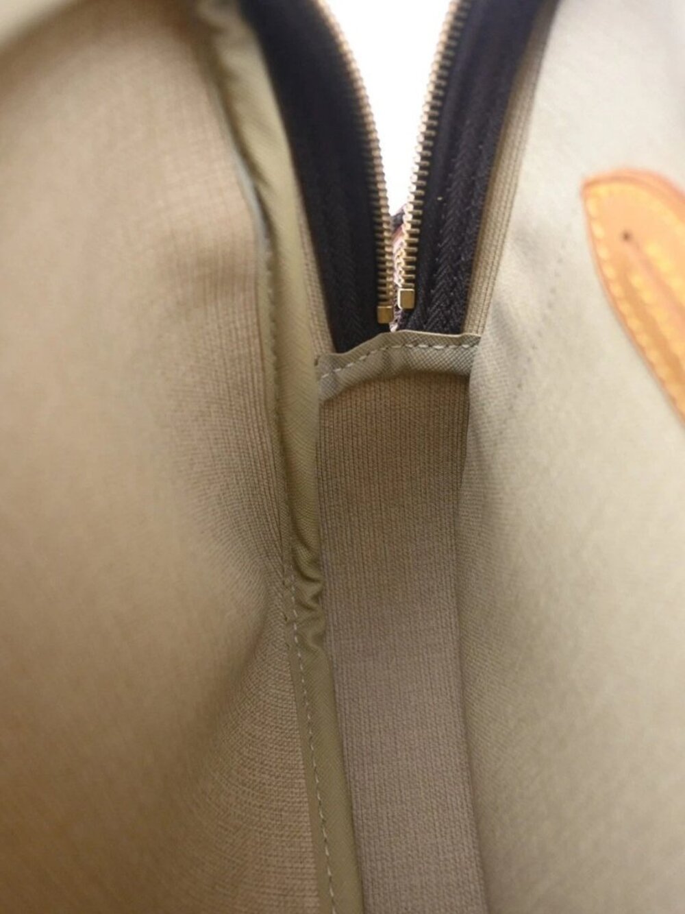 LOUIS VUITTON Reporter PM Crossbody Shoulder Bag Monogram Leather - Picture 14 of 15